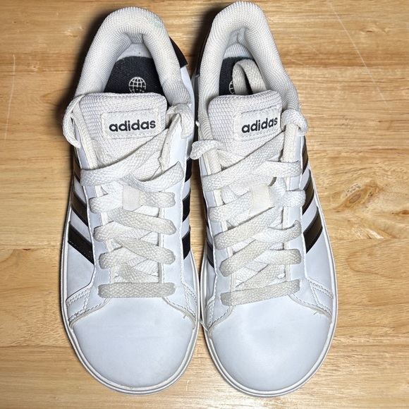 Adidas Classic Sneakers | kids 2 | white black | GUC - Picture 2 of 6